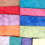 PAPEL BATIK- 59 X 82 NUEVO ESTAMPADO MANCHA COMBINADO AMAR-ANR-VIOL